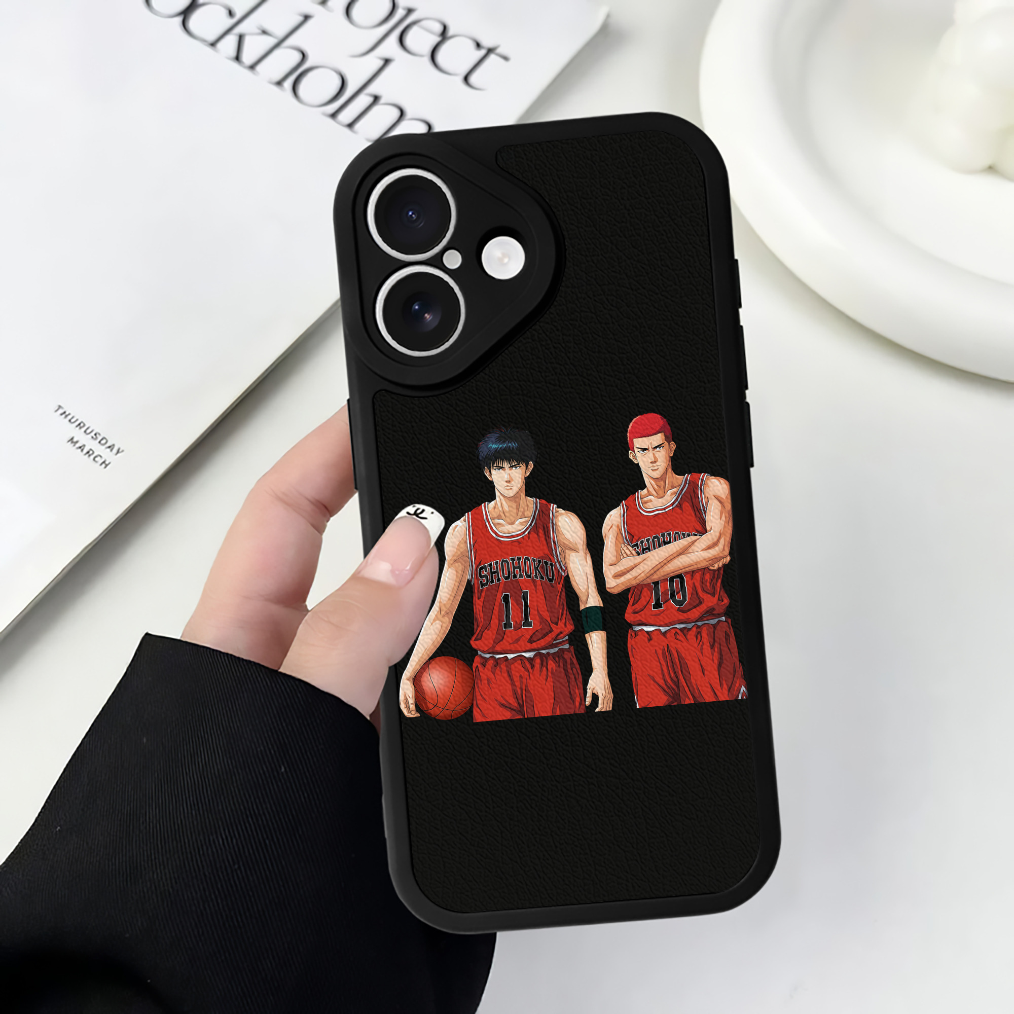 （画像用） SLAM DUNK／スラムダンク 【iPhone 16シリーズ対応】シリコンスマホケース（レザー調） 材質：シリコン